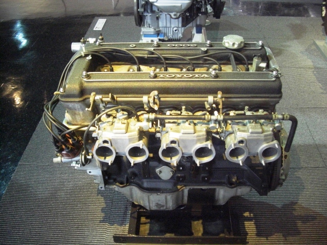 2000GTエンジン