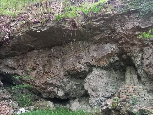 岩1