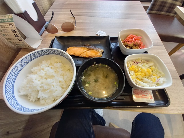 朝食