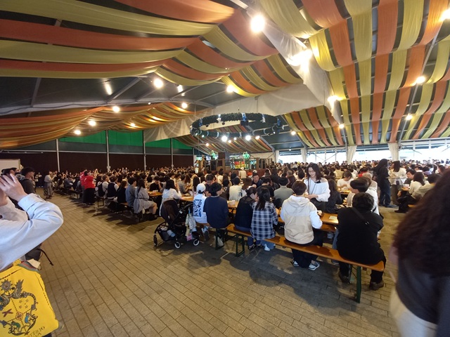 会場