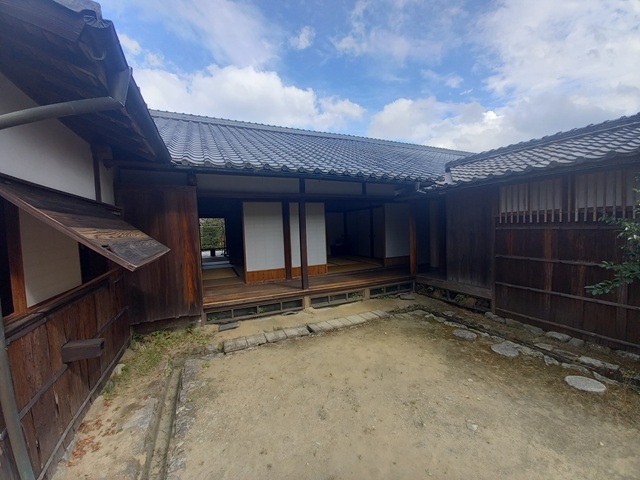 屋敷