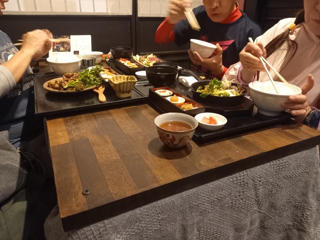 テーブル