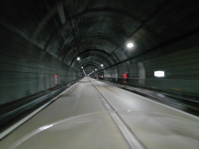 トンネル