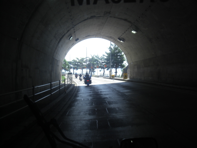 湖岸トンネル